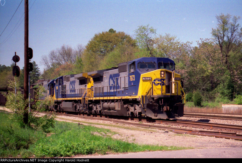 CSX 7673 has brought its train to a stop at Raleigh Street due to trackwork